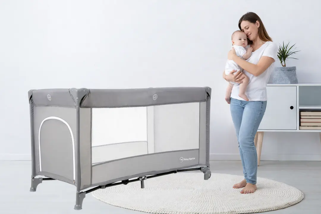 Дитяче складне ліжечко-манеж Moby-System Happy Traveller Basic з розкладним матрацом, сумкою, коліщатками та бічним виходом, 126 x 66 см