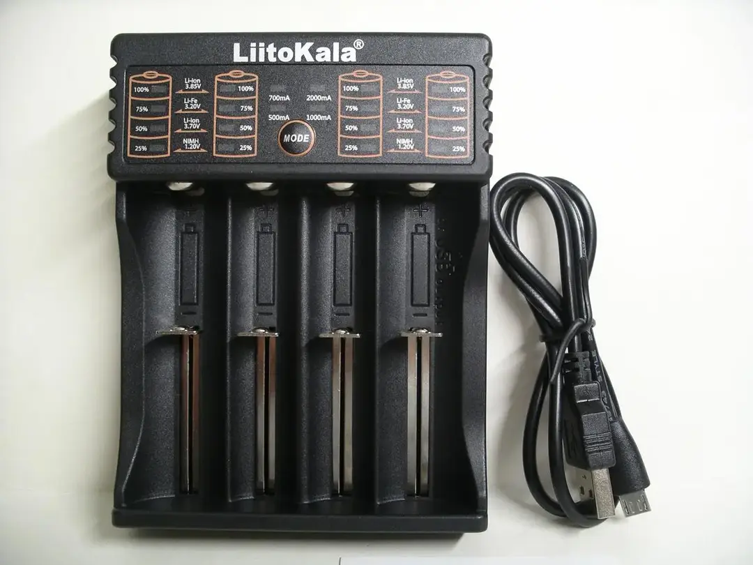 Зарядний пристрій LiitoKala Engineer Lii-402